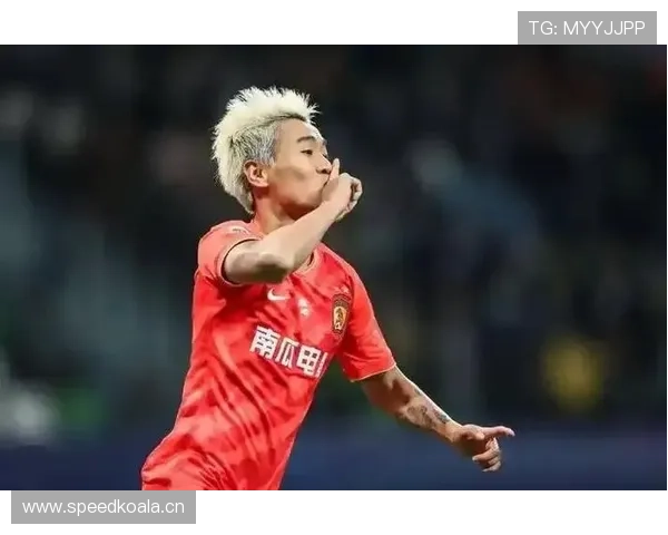 韦世豪又买豪车了?这生活真跟足球场判若两人啊!